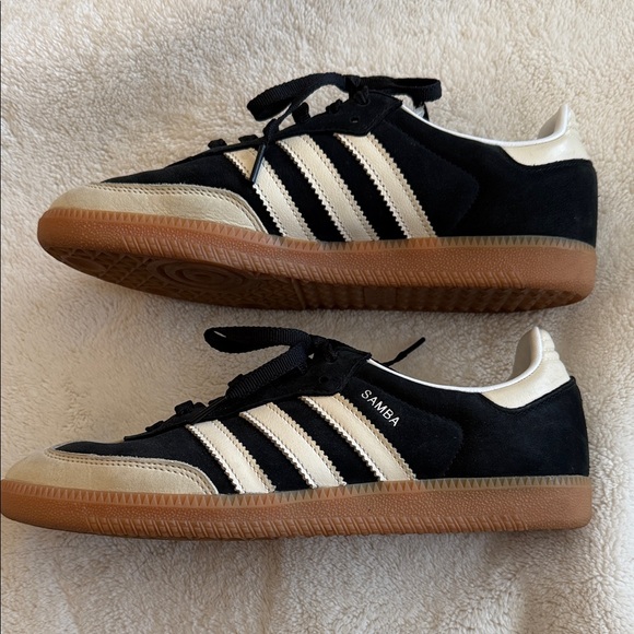 Adidas Samba Black and Cream Sneakers Women’s size 9.5 - Picture 3 of 8